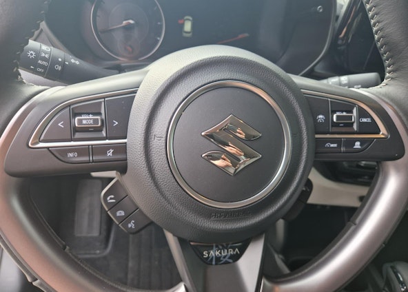 Vehicle image 18 Vehicle image 18