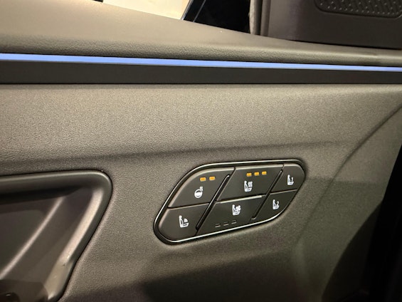 Vehicle image 9 Vehicle image 9