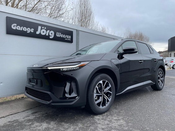 First vehicle image First vehicle image