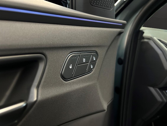 Vehicle image 8 Vehicle image 8