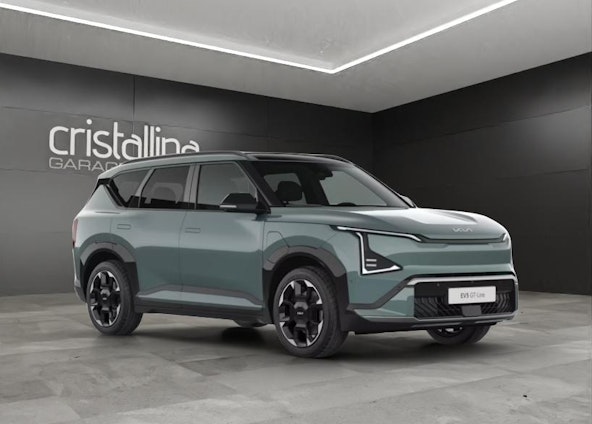 Vehicle image 4 Vehicle image 4