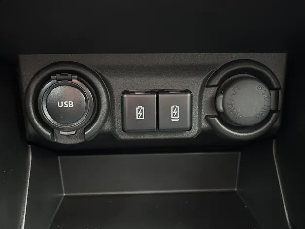 Suzuki Swift 1.2 Sakura Top Hybrid 4x4