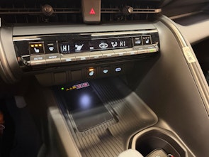 Vehicle image TOYOTA C-HR 1.8 HEV Swiss Edition