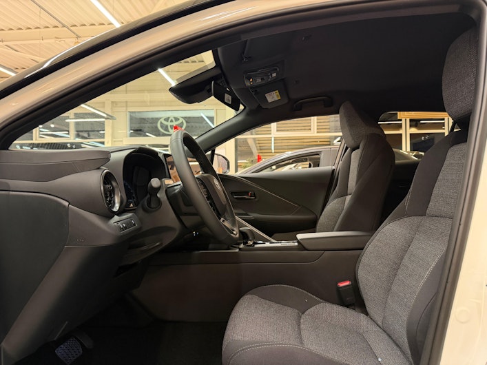 Vehicle image TOYOTA C-HR