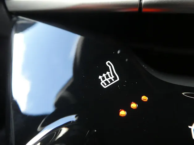 Peugeot 2008 1.2 Hybrid 145 Allure Premium