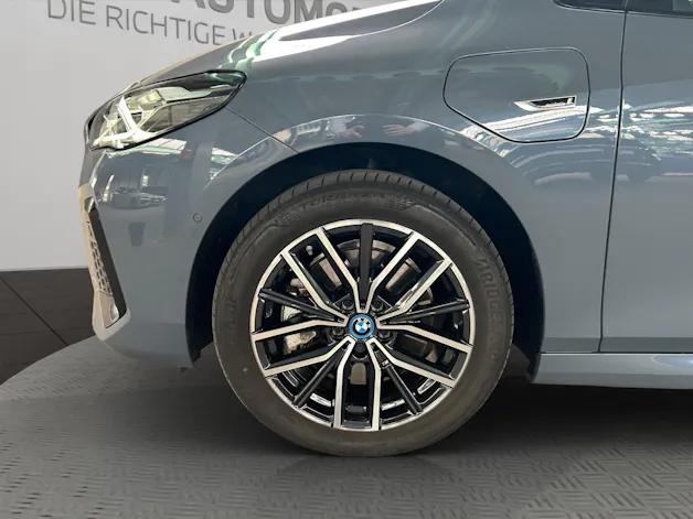 BMW 230e xDrive paddles Active Tourer