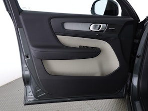 immagine del veicolo VOLVO XC40 2.0 B4 MH Ultra Dark