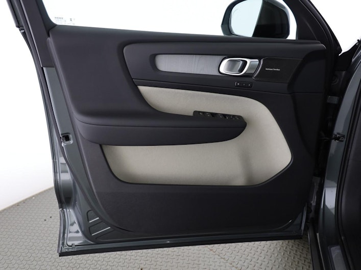 immagine del veicolo VOLVO XC40