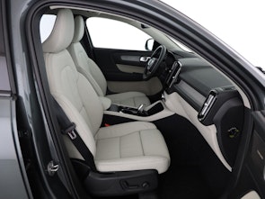 immagine del veicolo VOLVO XC40 2.0 B4 MH Ultra Dark