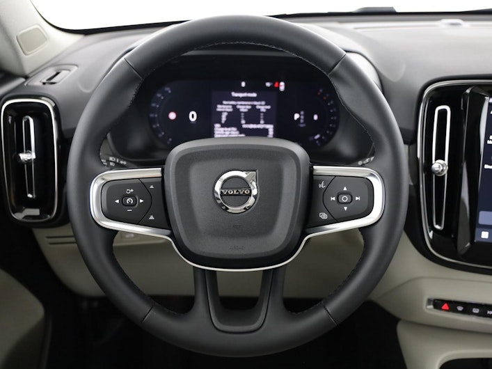 immagine del veicolo VOLVO XC40
