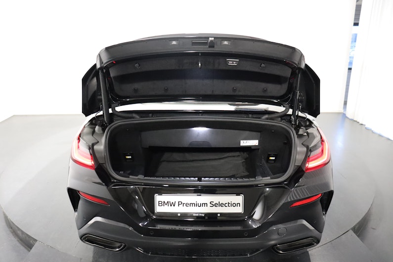 Vehicle image BMW 8 SERIES