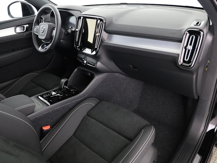 immagine del veicolo VOLVO XC40