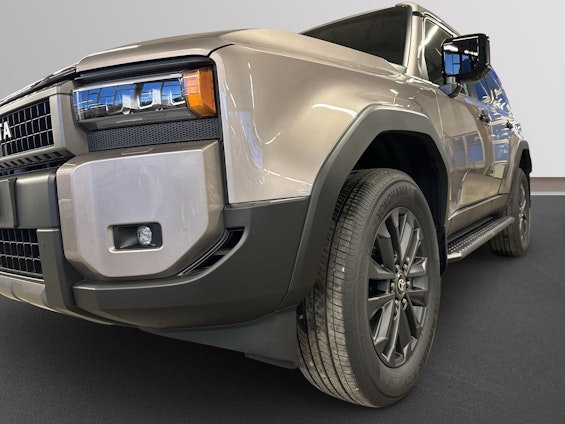 Vehicle image 4 Vehicle image 4