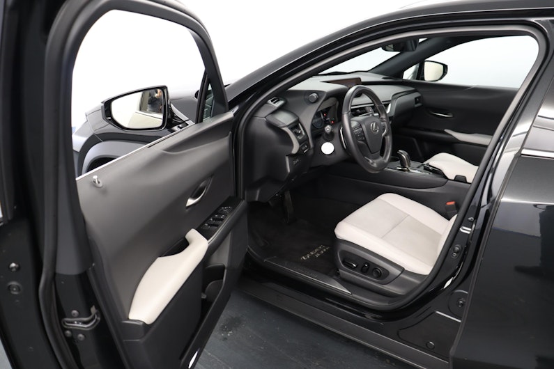 Vehicle image LEXUS UX