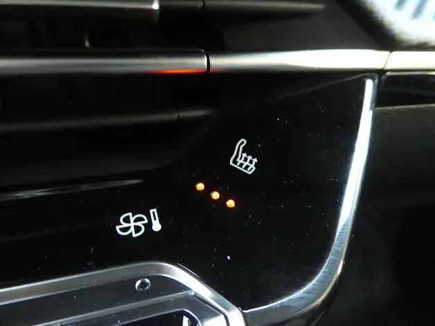 Peugeot 208 1.2 Hybrid Allure Premium