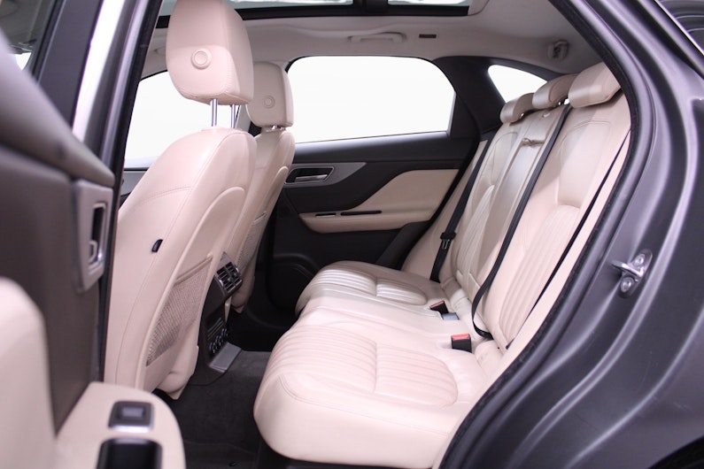 immagine del veicolo JAGUAR F-PACE