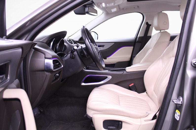 immagine del veicolo JAGUAR F-PACE