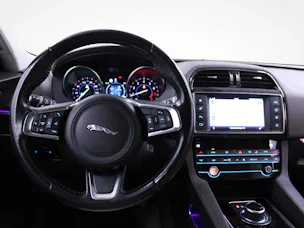 Jaguar F-Pace 2.0 T 250 Portfolio AWD | Schiebedach | ACC