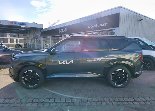 Vehicle image 2 Vehicle image 2