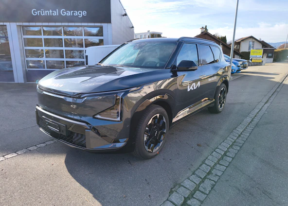 First vehicle image First vehicle image