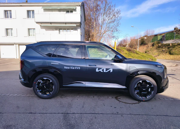 Vehicle image 3 Vehicle image 3