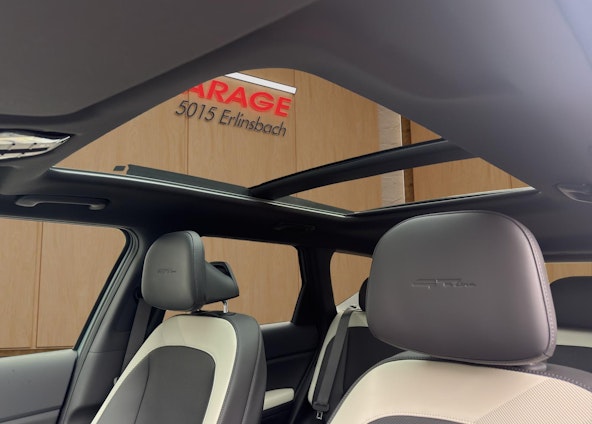 Vehicle image 15 Vehicle image 15