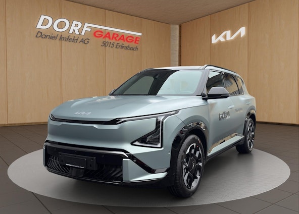 First vehicle image First vehicle image