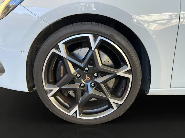 Cupra Leon ST 2.0 TSI 333PS VZ 4Drive DSG 4X4