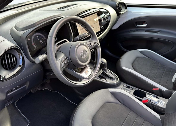 Vehicle image 6 Vehicle image 6