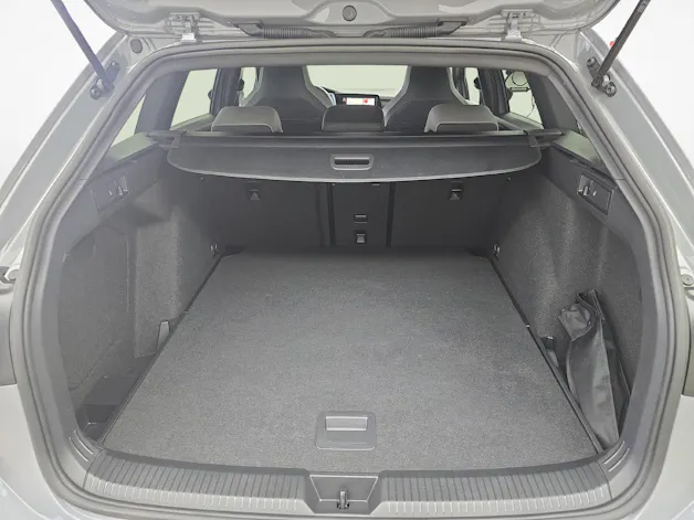VW Golf VIII Variant 2.0 TSI R-Line DSG 4motion / Jetzt mit attraktivem 1.99% Leasing
