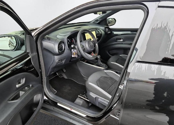 Vehicle image 5 Vehicle image 5