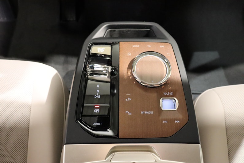 Vehicle image BMW iX