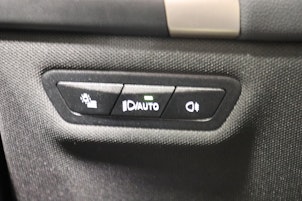 Vehicle image BMW iX xDrive50