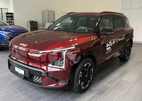 First vehicle image First vehicle image