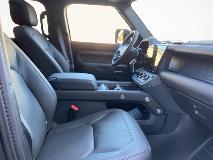 Vehicle image LAND ROVER DEFENDER