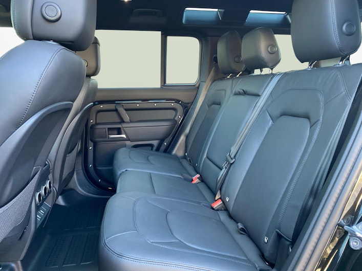 Vehicle image LAND ROVER DEFENDER