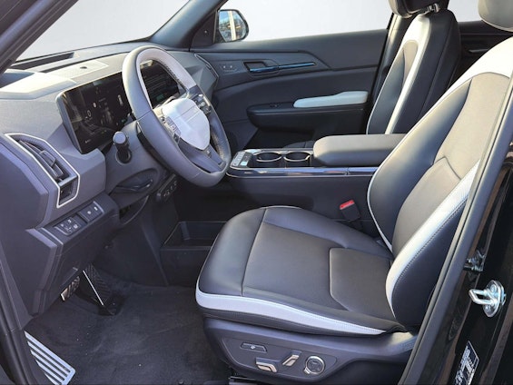 Vehicle image 3 Vehicle image 3