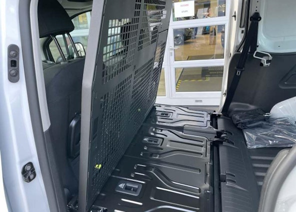 Vehicle image 14 Vehicle image 14