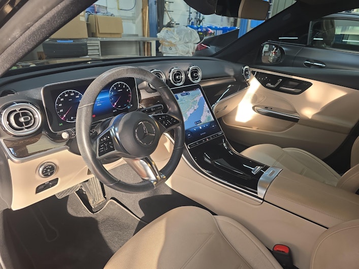 Vehicle image MERCEDES-BENZ C 200