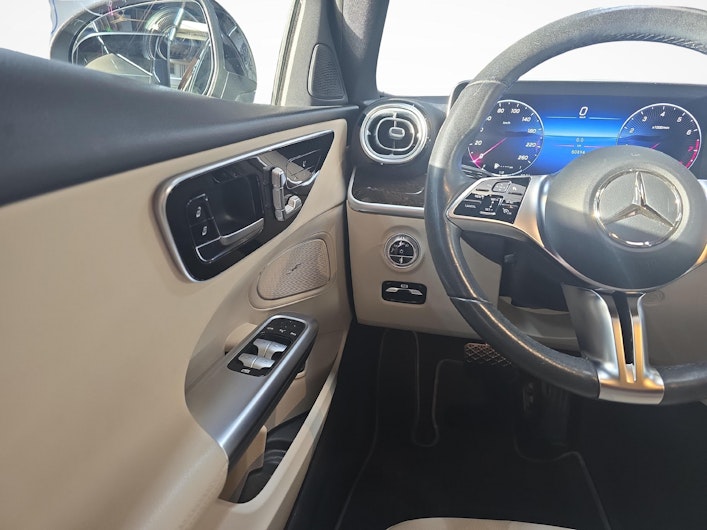 Vehicle image MERCEDES-BENZ C 200