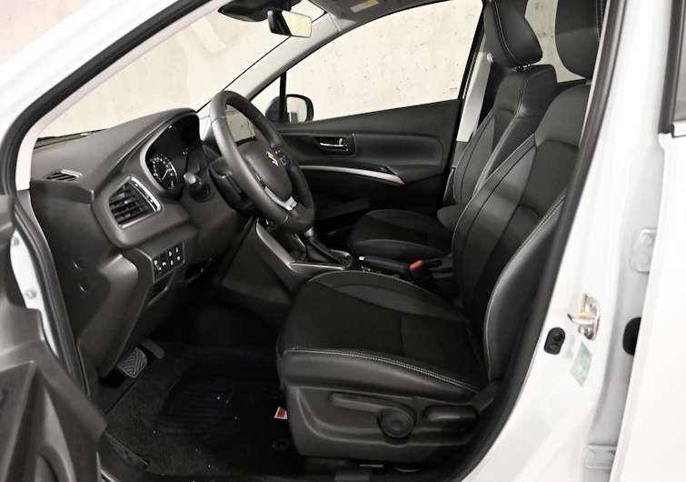 Fahrzeugbild SUZUKI S-CROSS