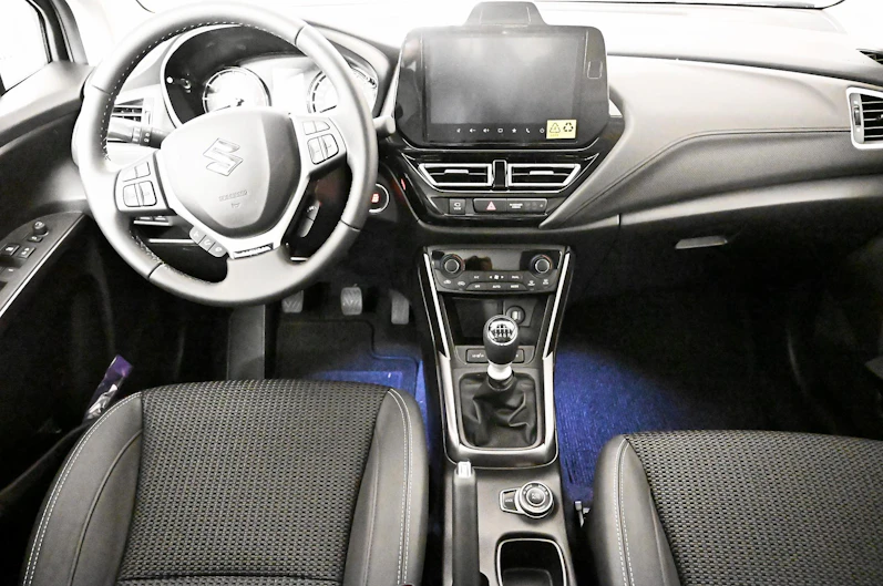 Fahrzeugbild SUZUKI S-CROSS