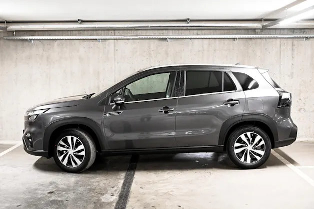 Suzuki S-Cross 1.4 T Sakura Hybrid 4x4