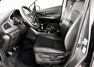https://vehicle.imgix.net/4164342/9db668c1-41de-403d-91fe-54181e3bca6f.jpg