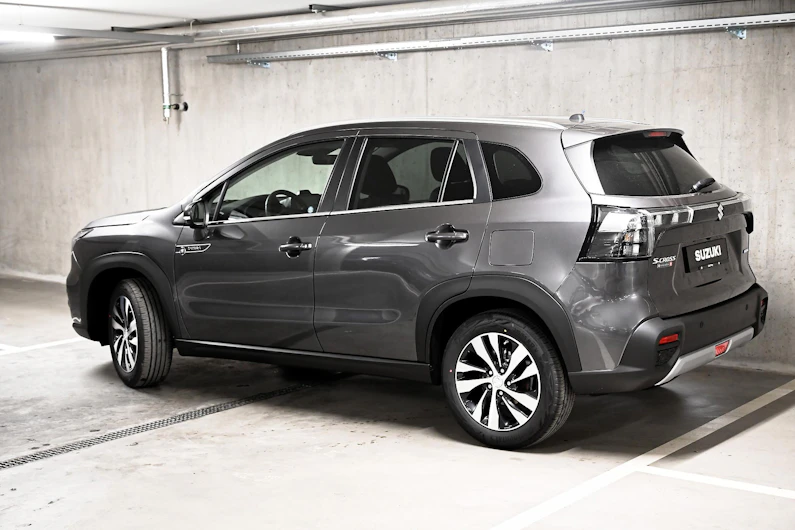 Fahrzeugbild SUZUKI S-CROSS