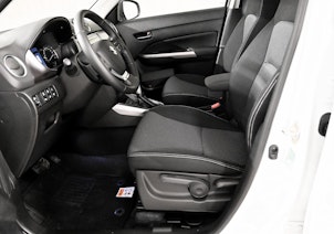 Fahrzeugbild SUZUKI Vitara 1.4 T Sakura Hybrid 4x4
