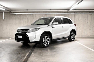 Fahrzeugbild SUZUKI Vitara 1.4 T Sakura Top Hybrid 4x4