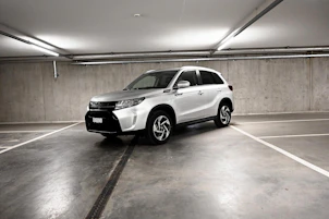 Fahrzeugbild SUZUKI Vitara 1.4 T Sakura Top Hybrid 4x4