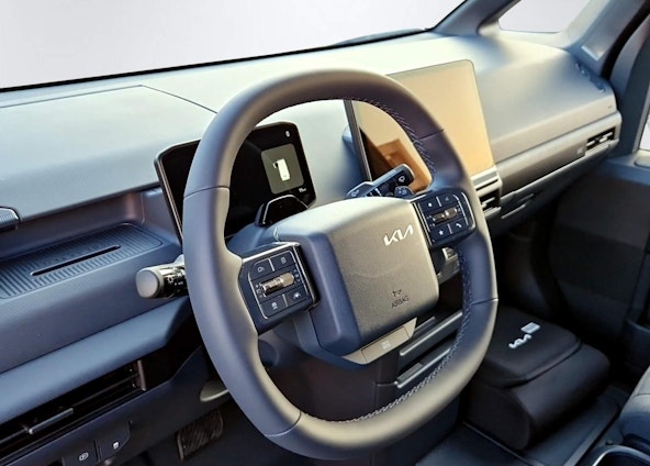 Vehicle image 4 Vehicle image 4