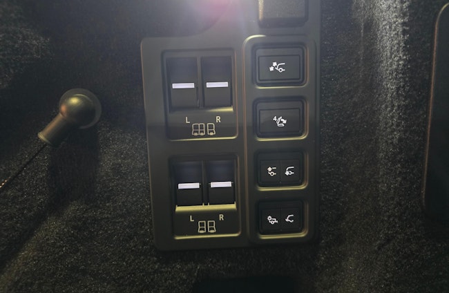 Vehicle image 4 Vehicle image 4